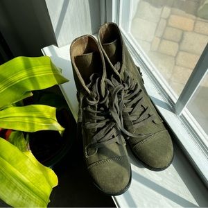 NWT Arizona Nene Womens Short Lace-Up Boots